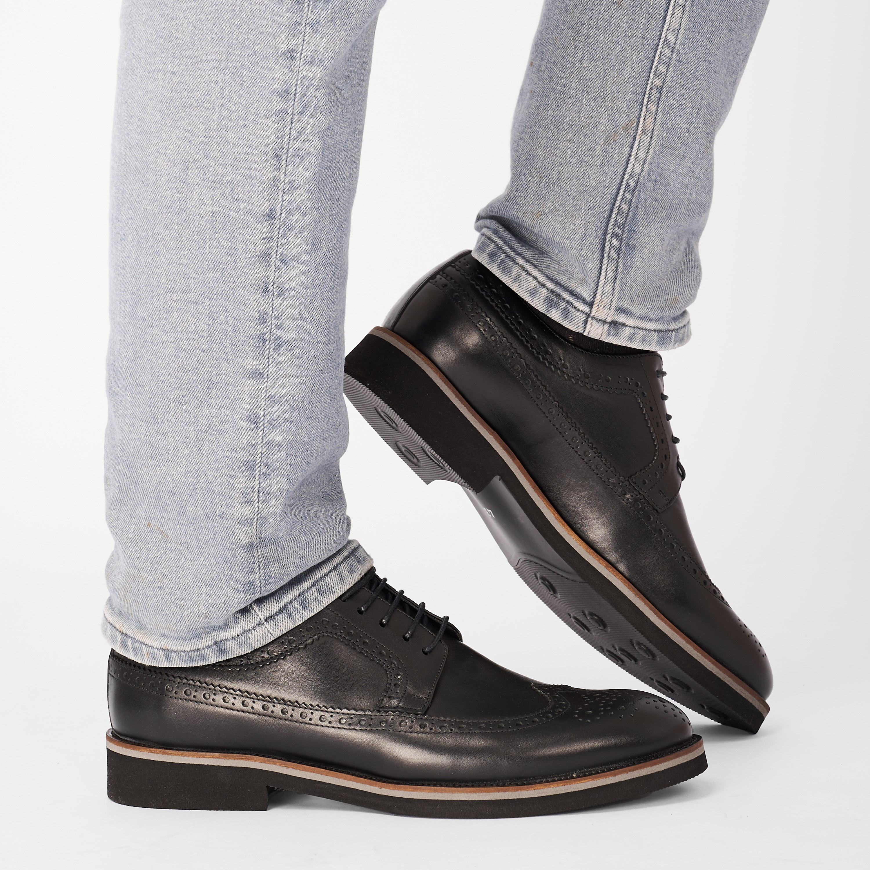 

Мужские дерби брогированные Bugatti, черные, Черный