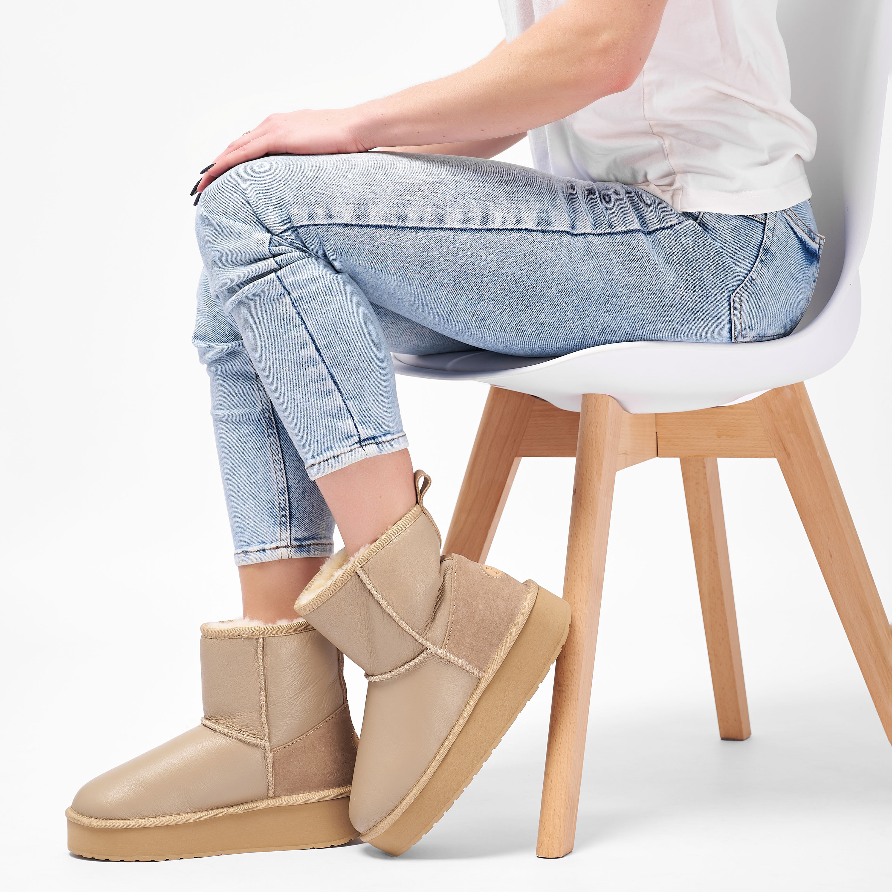 

Женские полусапоги из овчины (угги) EMU Australia, песочные, Песочный