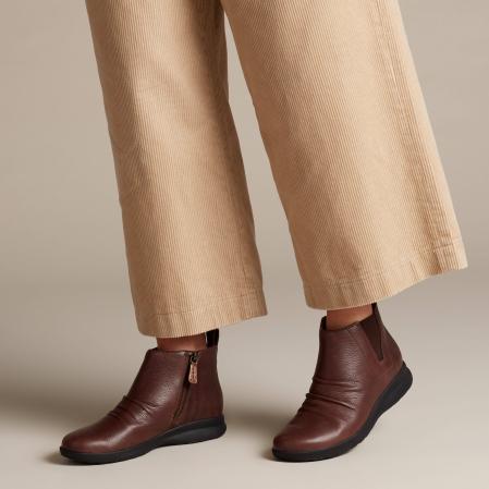 Женские челси Clarks Un Adorn Mid 26136862, коричневые