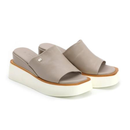 Женские сабо CARMELA LEATHER LADIES SANDALS 160788, бежевые