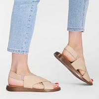  22203276 - Женские сандалии Clarks, бежевые