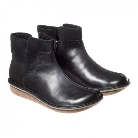 Женские полусапоги Clarks Funny Mid 26144321, черные