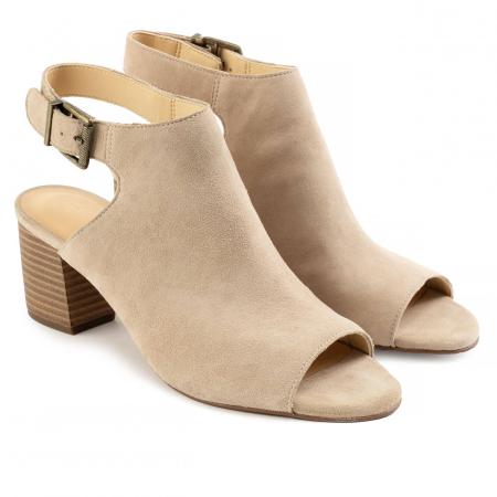 Женские босоножки Clarks Deloria Gia 26140187, песочные