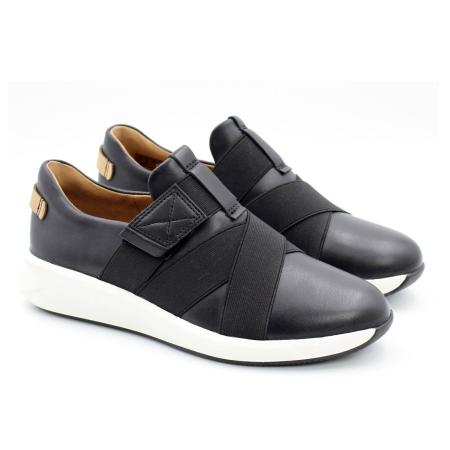 Женские кроссовки Clarks Un Rio Strap 26145614, черные