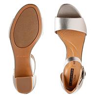 Deva Mae 26133032 - Женские босоножки Clarks, серебряные Deva Mae 26133032 - Женские босоножки Clarks, серебряные